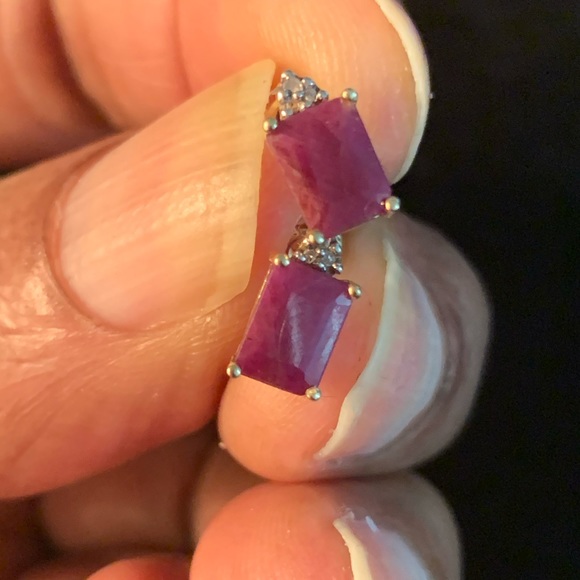 10KT GOLD RUBY & DIAMONDS STUDS - Picture 5 of 6